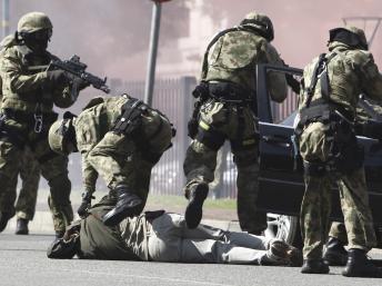 2010-05-17T143415Z_1582790312_GM1E65H1QK101_RTRMADP_3_SAFRICA_0