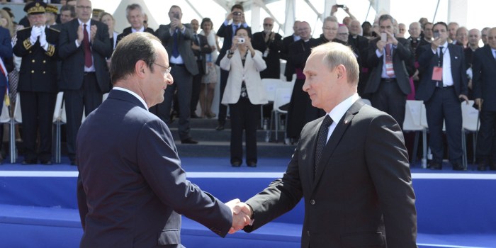 Vladimir-Poutine-remercie-Francois-Hollande-pour-les-ceremonies-du-Debarquement